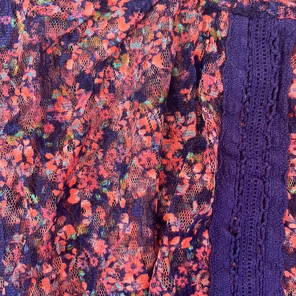 AMERICAN RAG Lace Pink and Blue Top Size Small - Picture 3 of 4